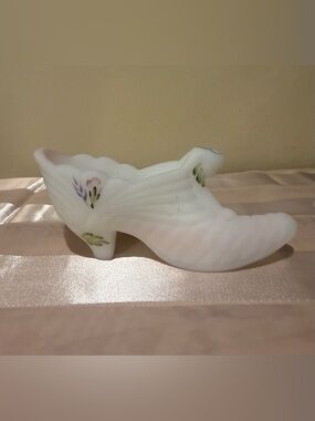Fenton Slipper in White Satin glass Signed Scott Fenton & Kim Brightbill #589